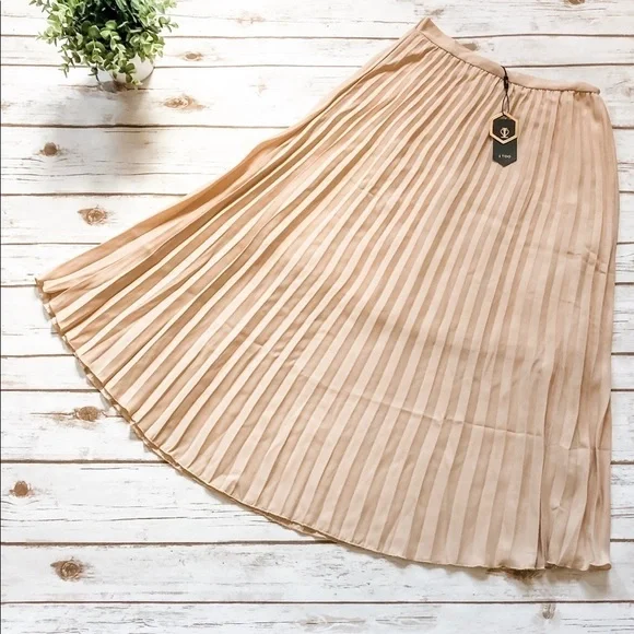 ITOO Nude Beige Pleated Skirt - Picture 2 of 7